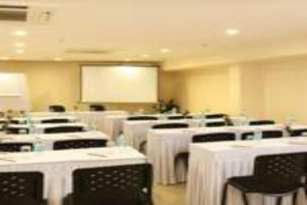 Fabhotel Aashraye Hotel